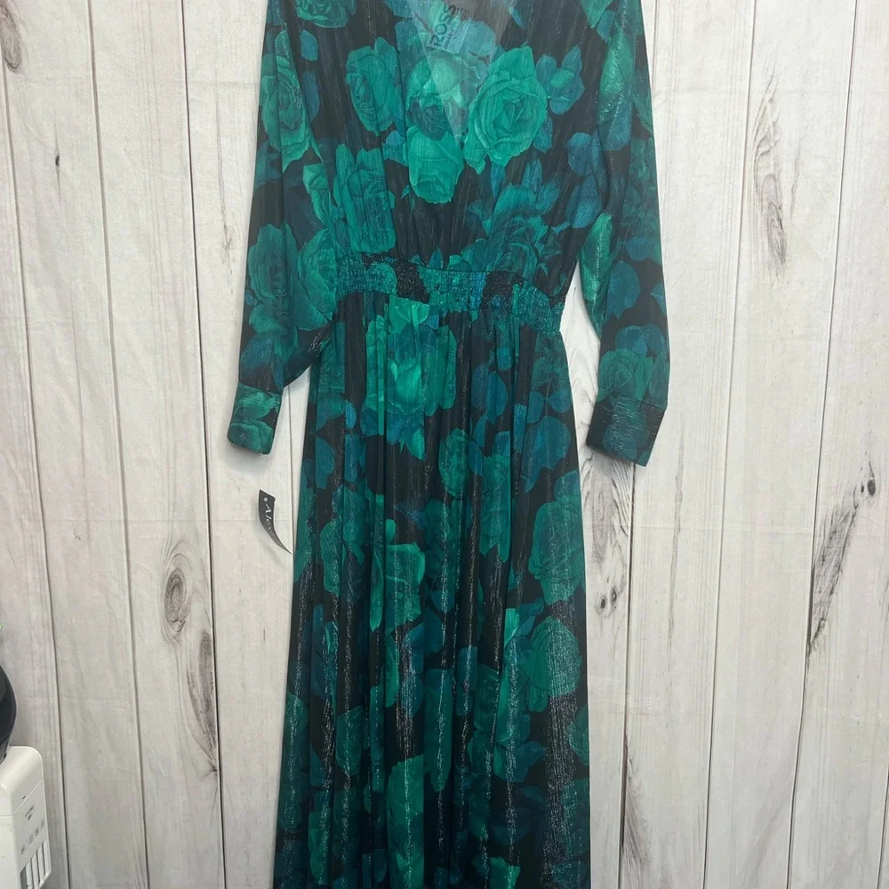 Elegant Green Floral Maxi Dress - Picture 3 of 3